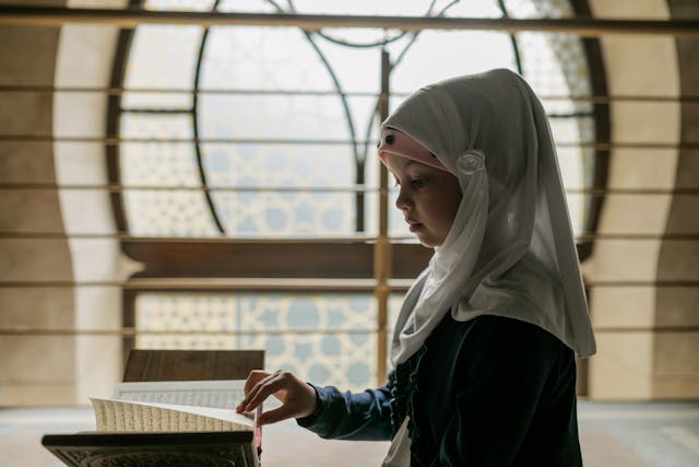 girl learning quran